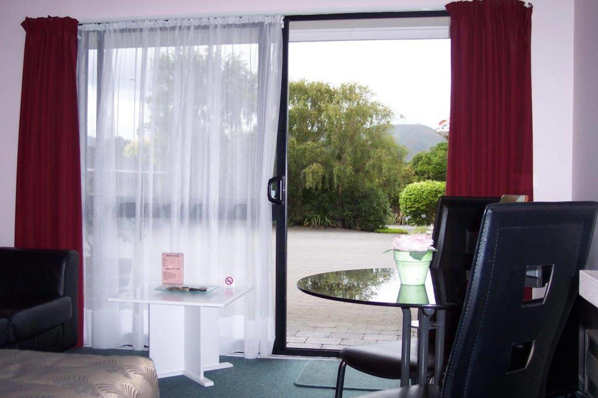 Camellia Court Motel ロワー・ハット エクステリア 写真